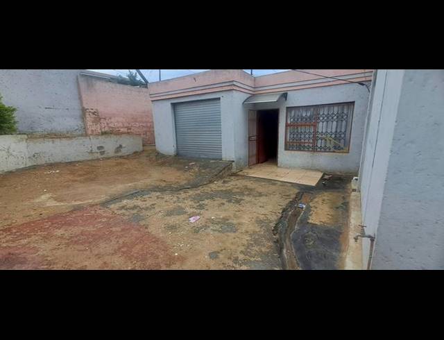 2 BEDROOM HOUSE FOR SALE IN SOL PLAATJIE
